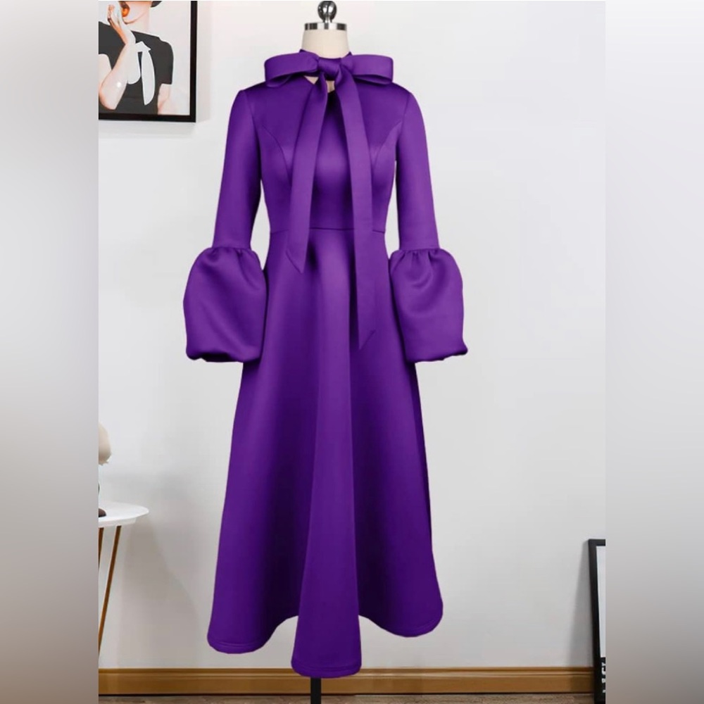 SOLD! Ladies Dress With.A Bow💜
